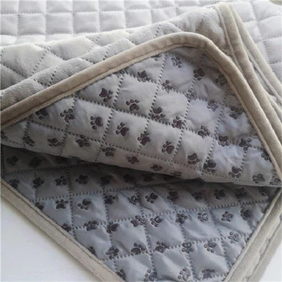 Skridsikker præget quiltet fløjl